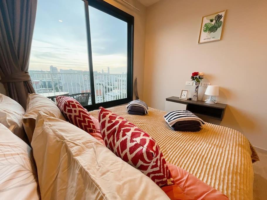 Base Central Pattaya Long Balcony King-Bed With Infinity Pool & Free Netflix! Zewnętrze zdjęcie