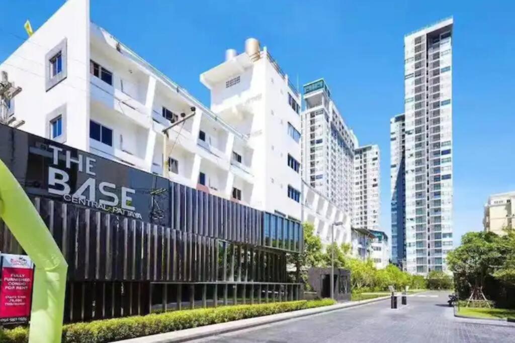 Base Central Pattaya Long Balcony King-Bed With Infinity Pool & Free Netflix! Zewnętrze zdjęcie
