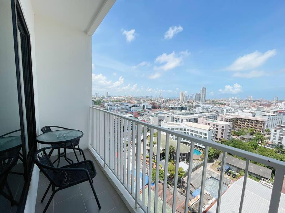 Base Central Pattaya Long Balcony King-Bed With Infinity Pool & Free Netflix! Zewnętrze zdjęcie