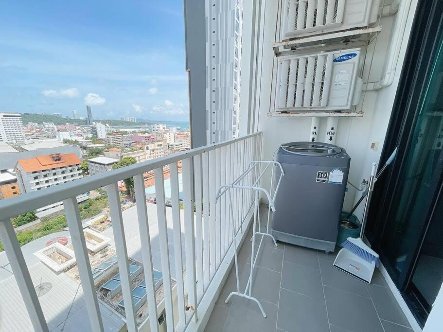 Base Central Pattaya Long Balcony King-Bed With Infinity Pool & Free Netflix! Zewnętrze zdjęcie