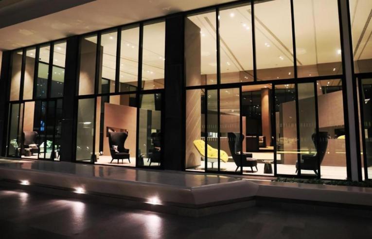 Base Central Pattaya Long Balcony King-Bed With Infinity Pool & Free Netflix! Zewnętrze zdjęcie