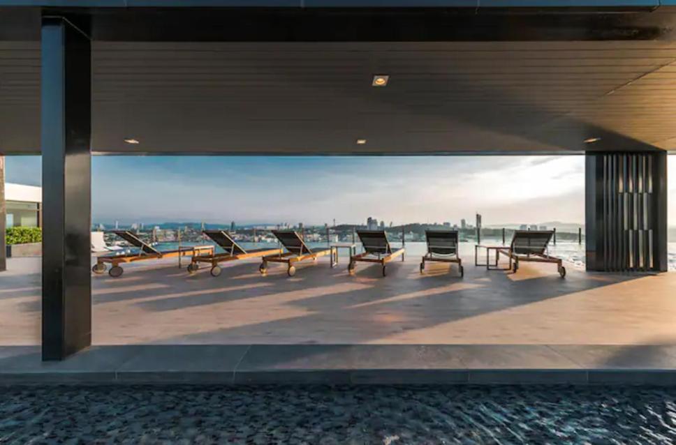 Base Central Pattaya Long Balcony King-Bed With Infinity Pool & Free Netflix! Zewnętrze zdjęcie