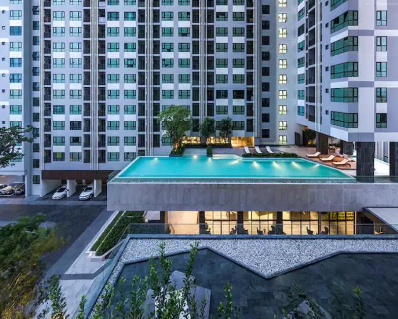 Base Central Pattaya Long Balcony King-Bed With Infinity Pool & Free Netflix! Zewnętrze zdjęcie