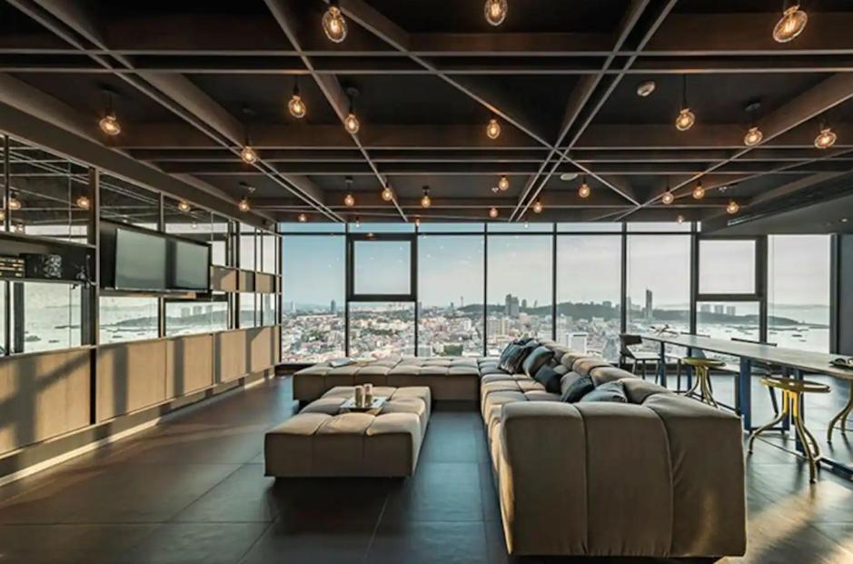 Base Central Pattaya Long Balcony King-Bed With Infinity Pool & Free Netflix! Zewnętrze zdjęcie