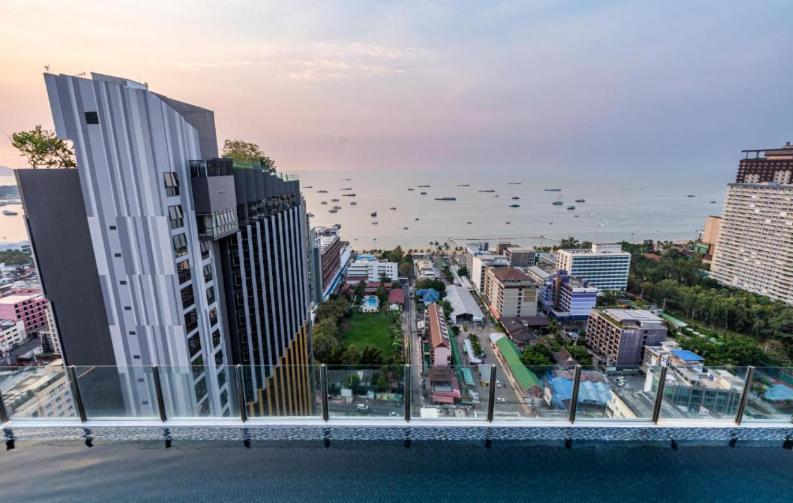 Base Central Pattaya Long Balcony King-Bed With Infinity Pool & Free Netflix! Zewnętrze zdjęcie